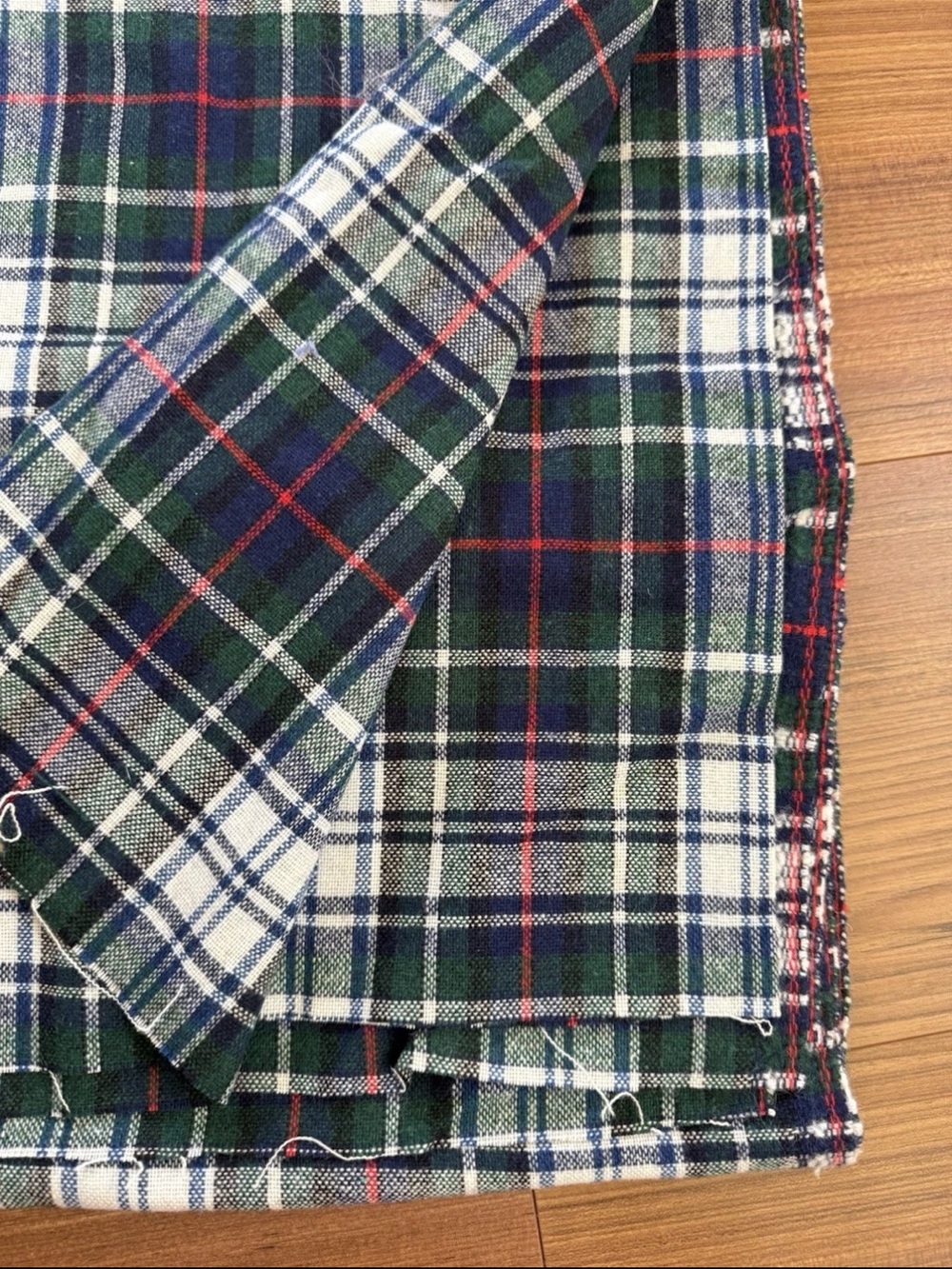VTG Mackenzie Tartan Plaid Medium Weight Fabric Blend 2 Yards L X 62” w - Picture 9 of 9